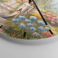 Clock face with lines