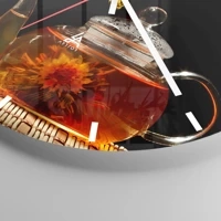 Clock face with lines