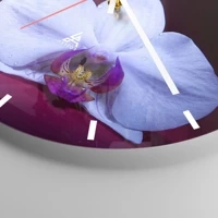 Clock face with lines