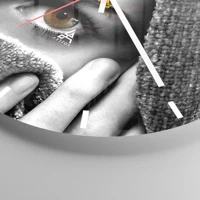 Clock face with lines