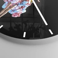 Clock face with lines