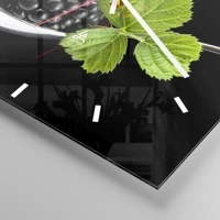 Clock face with lines