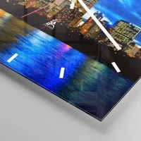 Clock face with lines