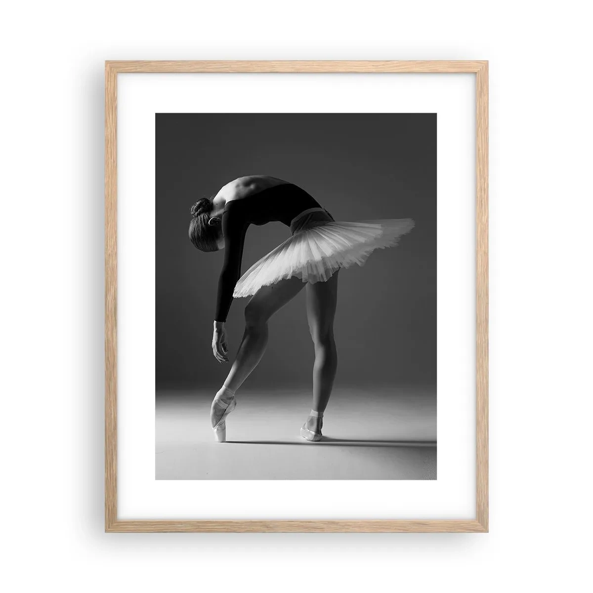 Poster in light oak frame - Belle Ballet Dancer - 40x50 cm