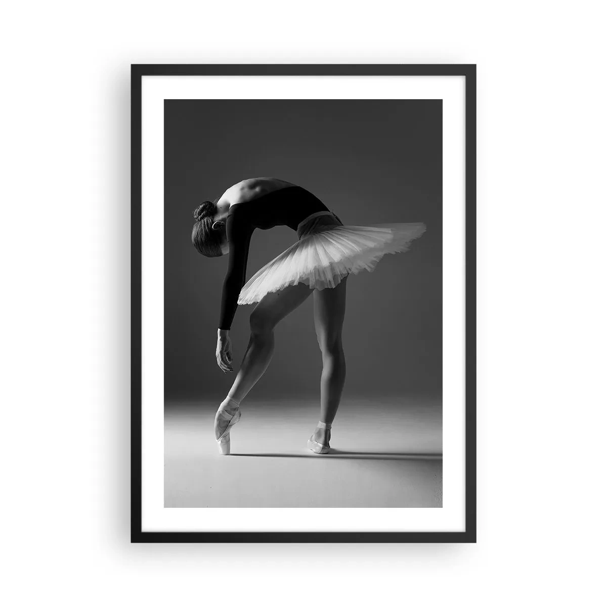 Poster in black frame - A ballerina in a black and white composition in an elegant pose - 50x70cm - Belle Ballet Dancer - Modern wall decoration for the living room and bedroom ARTTOR