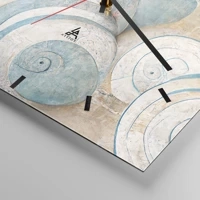 Clock face with lines