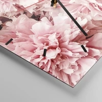 Clock face with lines