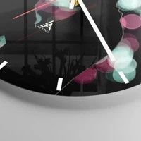 Clock face with lines