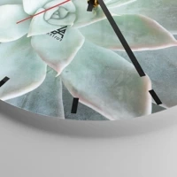 Clock face with lines