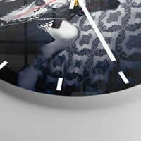 Clock face with lines