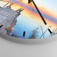 Clock face with lines