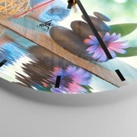 Clock face with lines