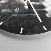 Clock face with lines