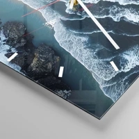 Clock face with lines