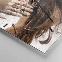 Clock face with lines