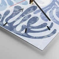 Clock face with lines