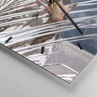 Clock face with lines