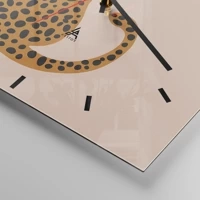 Clock face with lines