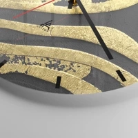 Clock face with lines