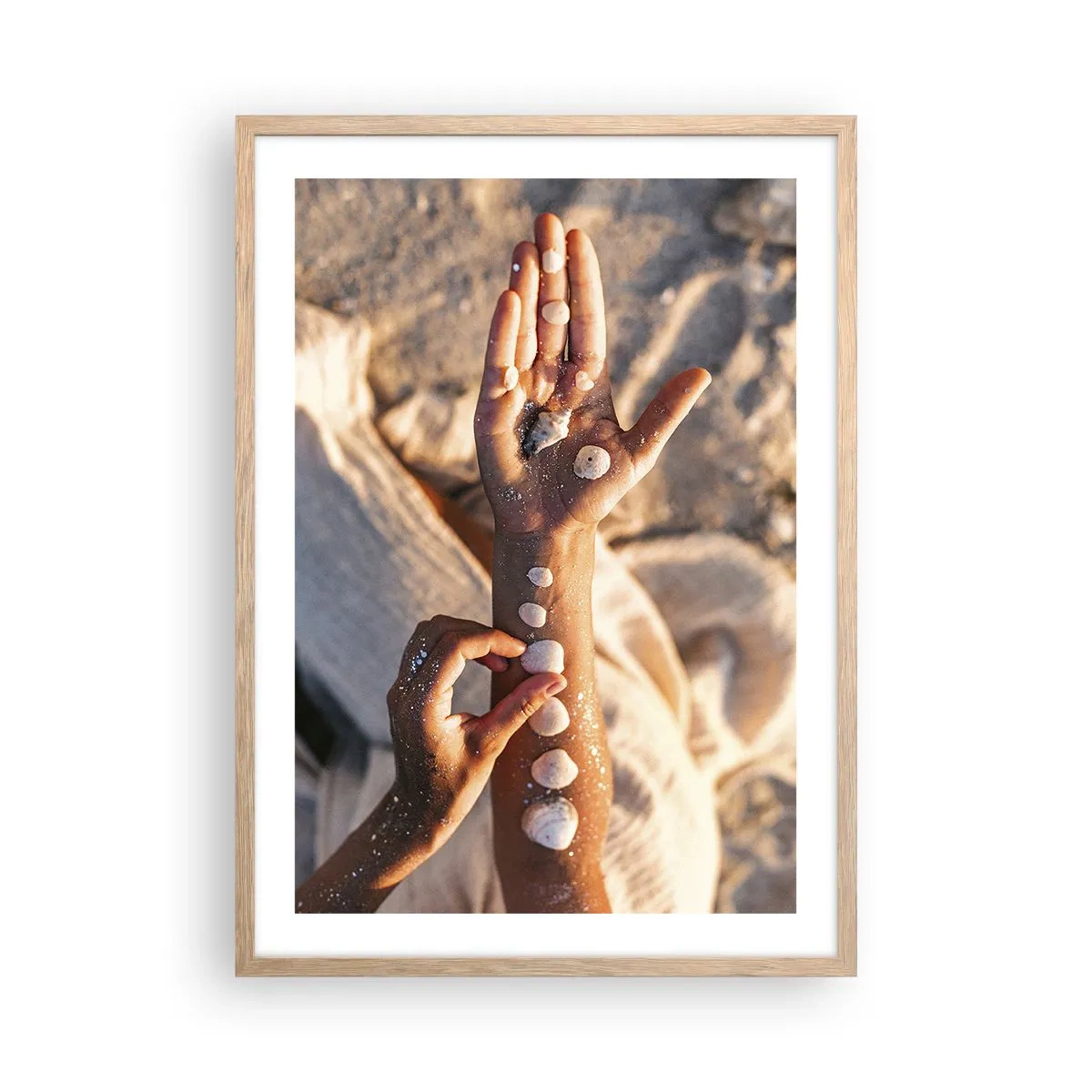 Poster in light oak frame - Beauty at Hand - 50x70 cm