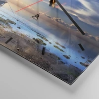 Clock face with lines