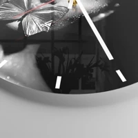 Clock face with lines