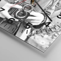 Clock face with numbers