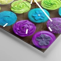 Clock face with lines