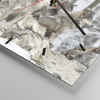 Clock face with lines