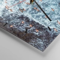 Clock face with lines