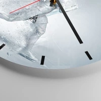 Clock face with lines