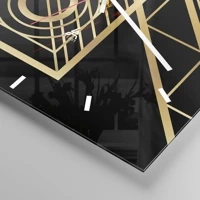 Clock face with lines