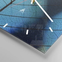 Clock face with lines