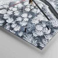 Clock face with lines