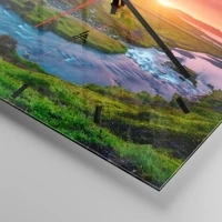 Clock face with lines