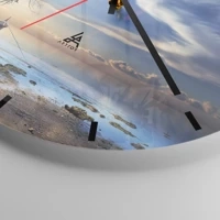 Clock face with lines