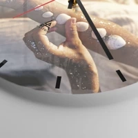 Clock face with lines