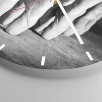 Clock face with lines