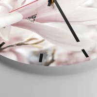 Clock face with lines