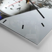 Clock face with lines