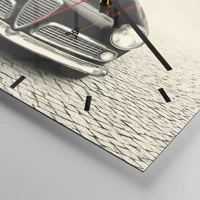 Clock face with lines