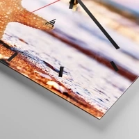 Clock face with lines