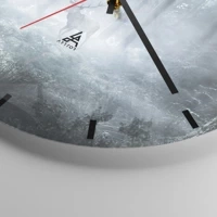 Clock face with lines