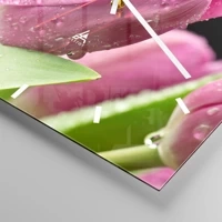 Clock face with lines