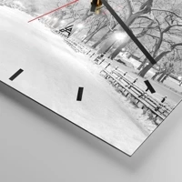 Clock face with lines