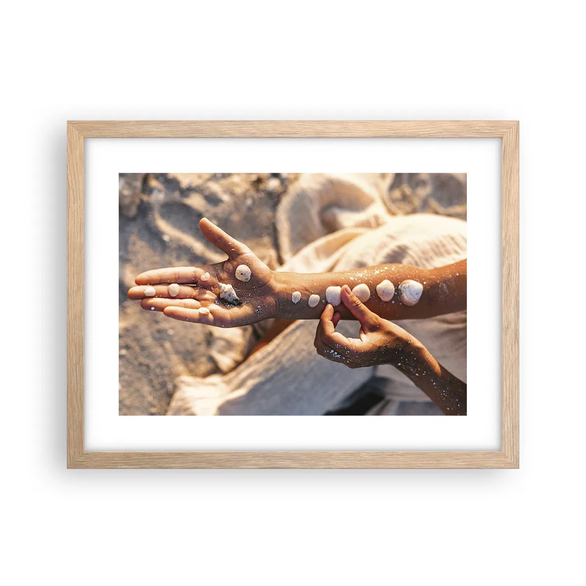 Poster in light oak frame - Beauty at Hand - 40x30 cm