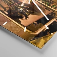 Clock face with lines