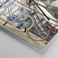 Clock face with lines