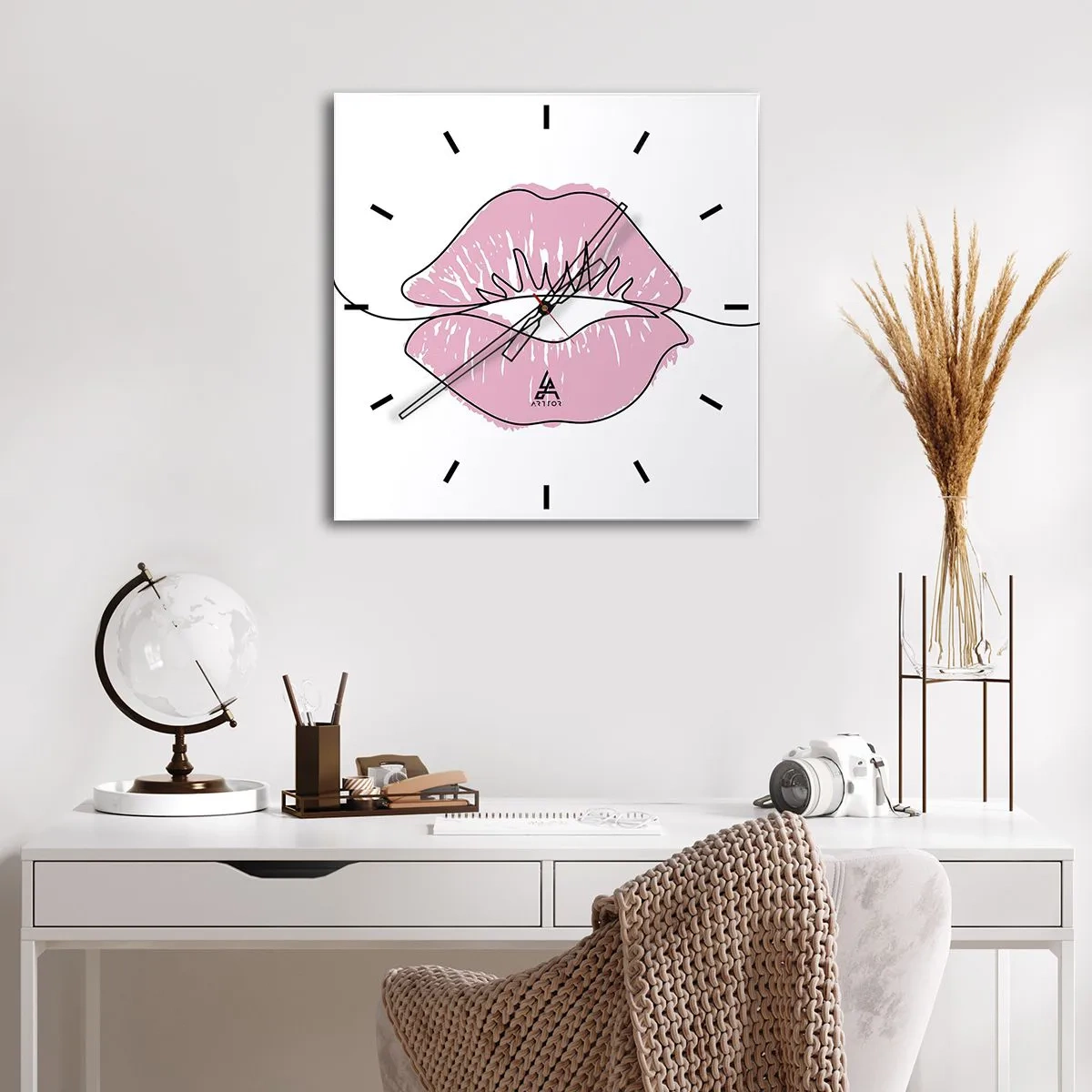 Wall clock - Clock on glass - Ready for a Kiss? - 30x30 cm