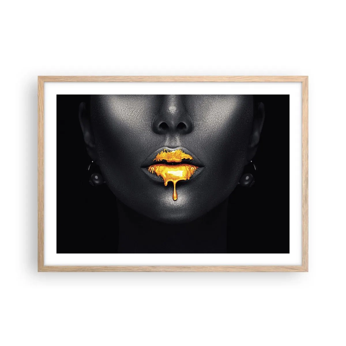 Poster in light oak frame - Golden Lips - 70x50 cm